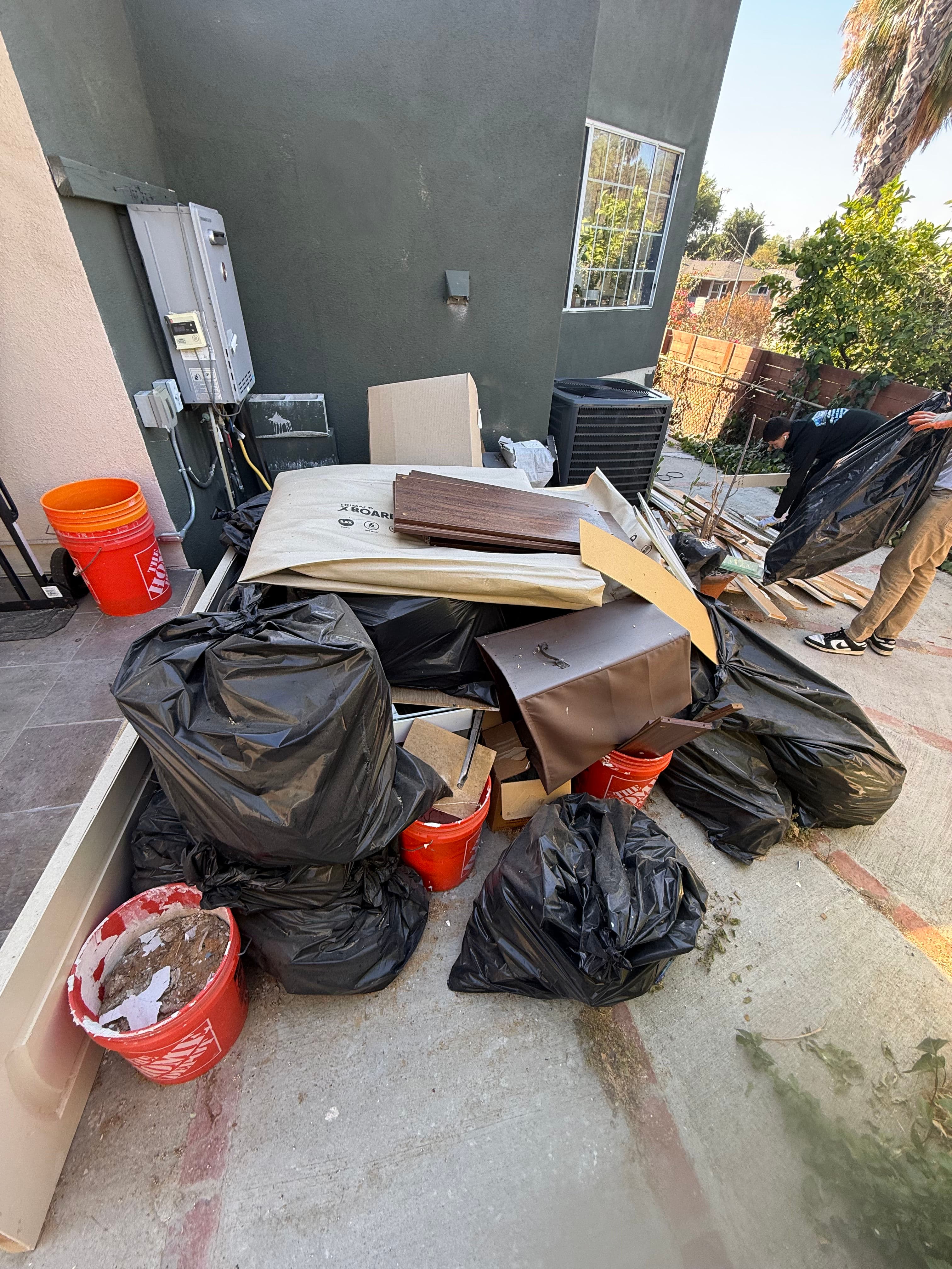 Project Construction Debris Removal Done Right in Glendale image