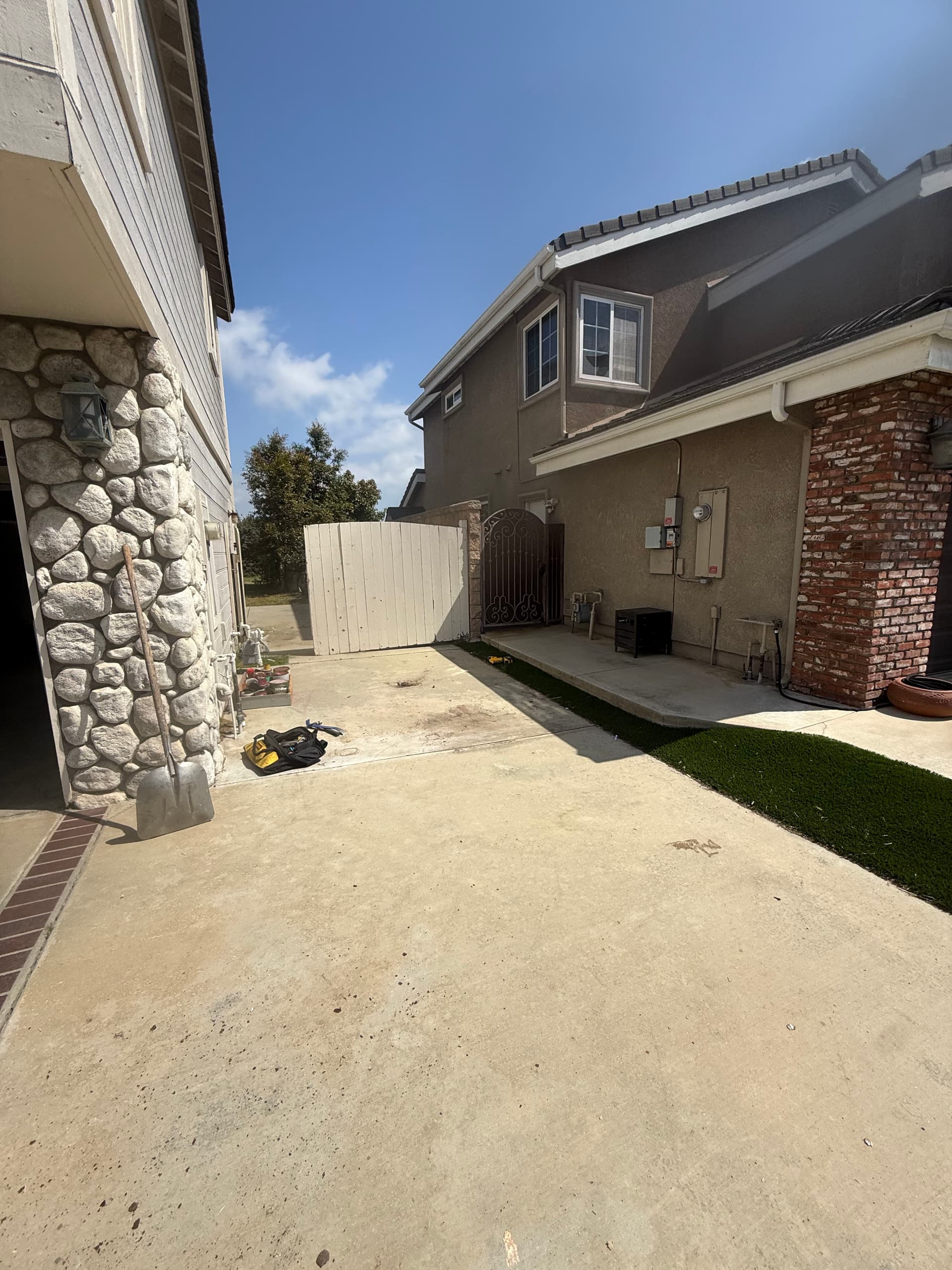 Gallery photos for Full House Cleanout Completed in Huntington Beach: Image #1
