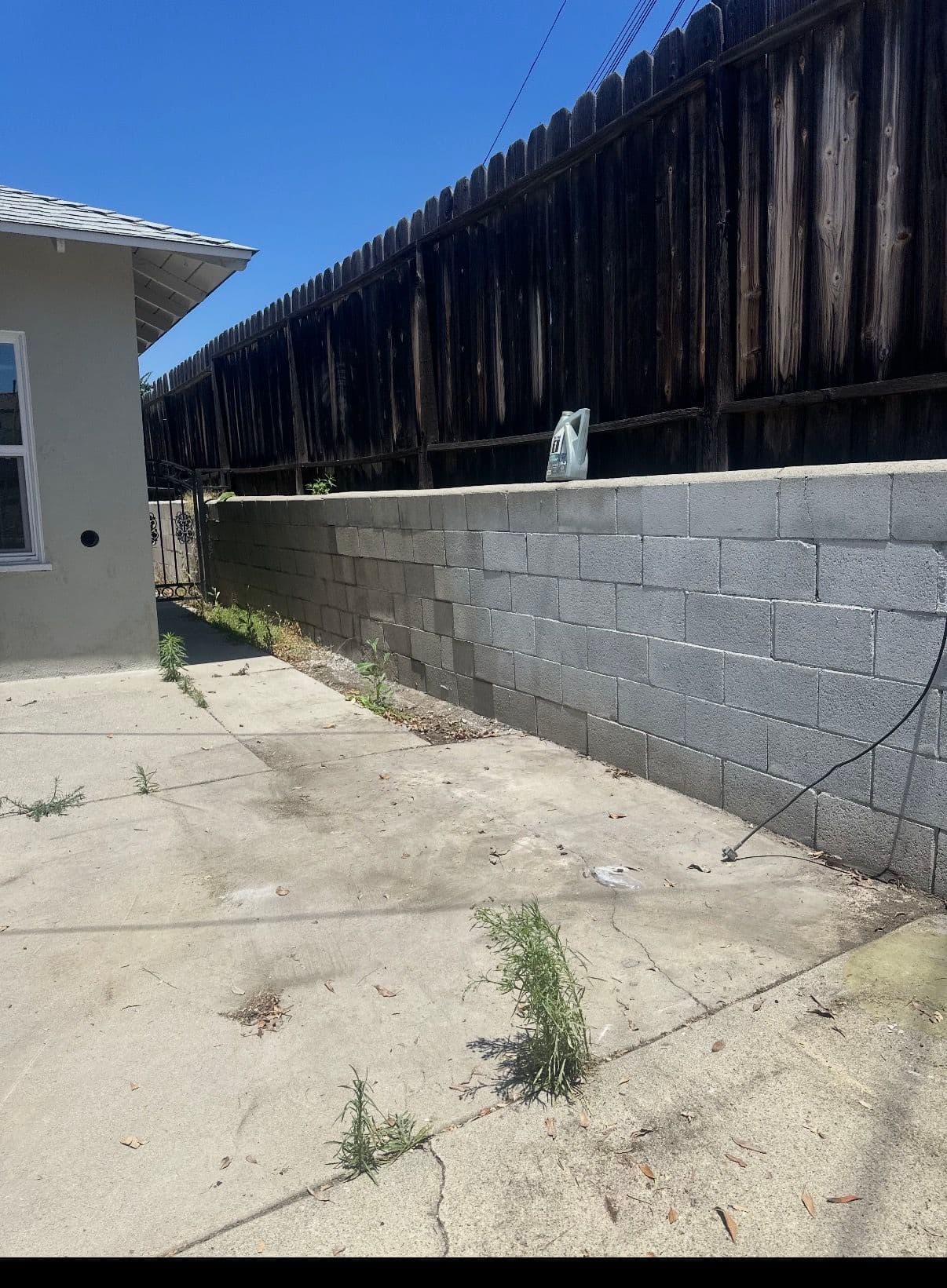 Gallery photos for Driveway Junk Cleared Out in San Gabriel: Image #1