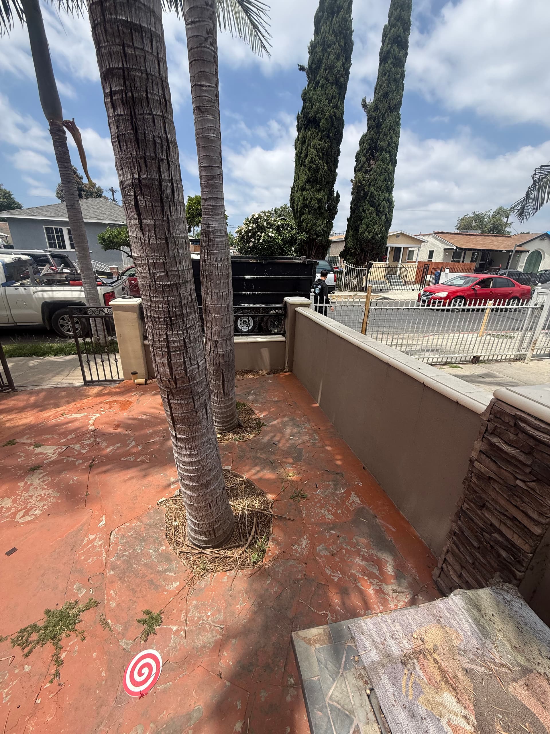 Gallery photos for Patio Junk Removal Done Right in Los Angeles: Image #1