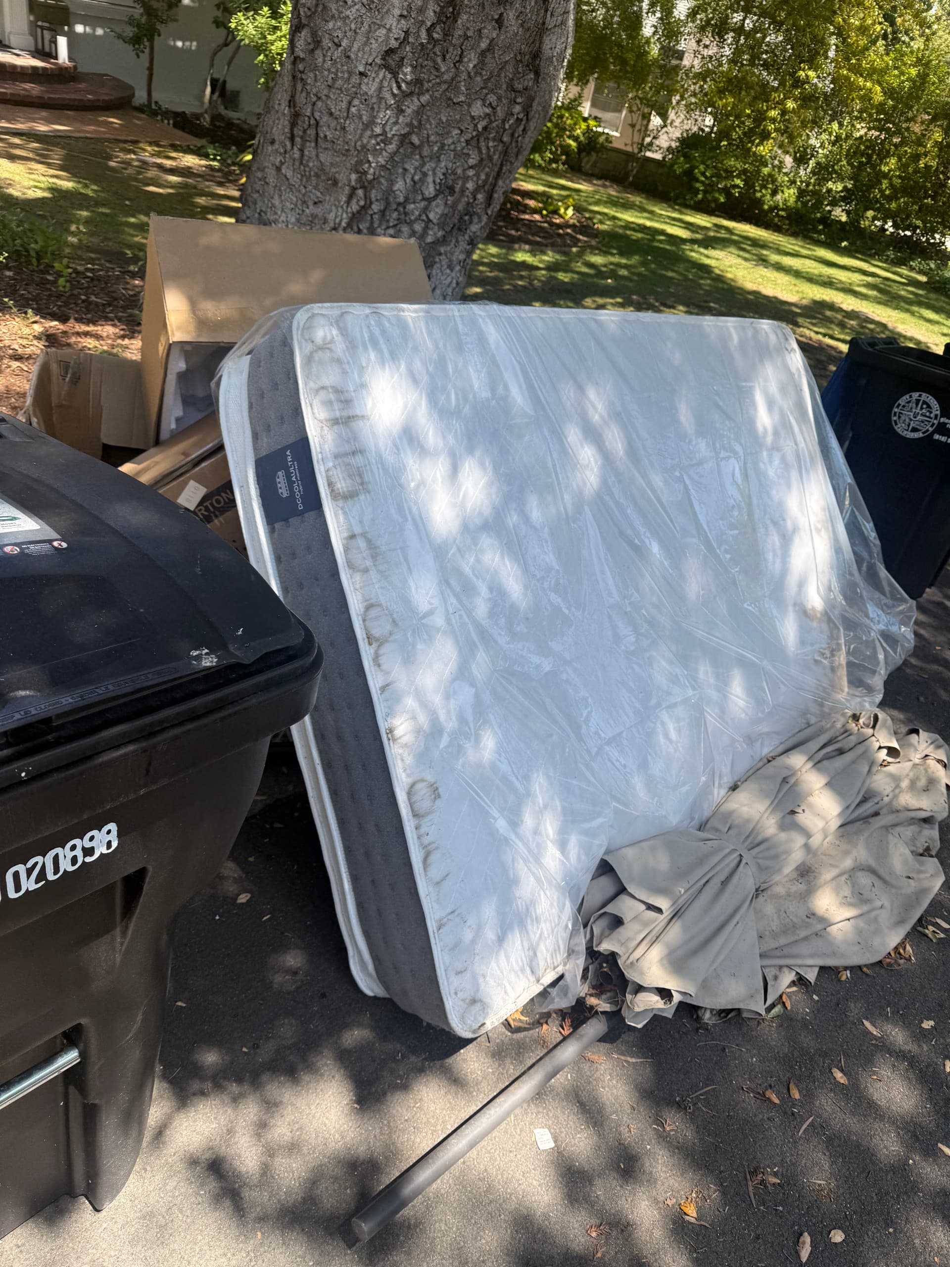 Old Mattress and Household Junk Cleared Out in Glendale image