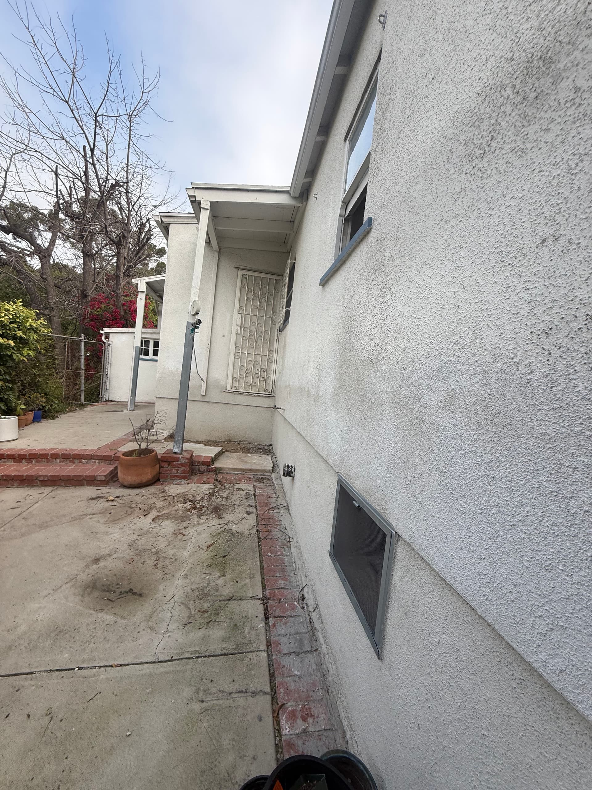 Gallery photos for Junk Removal Success Story in Glendale: Image #1