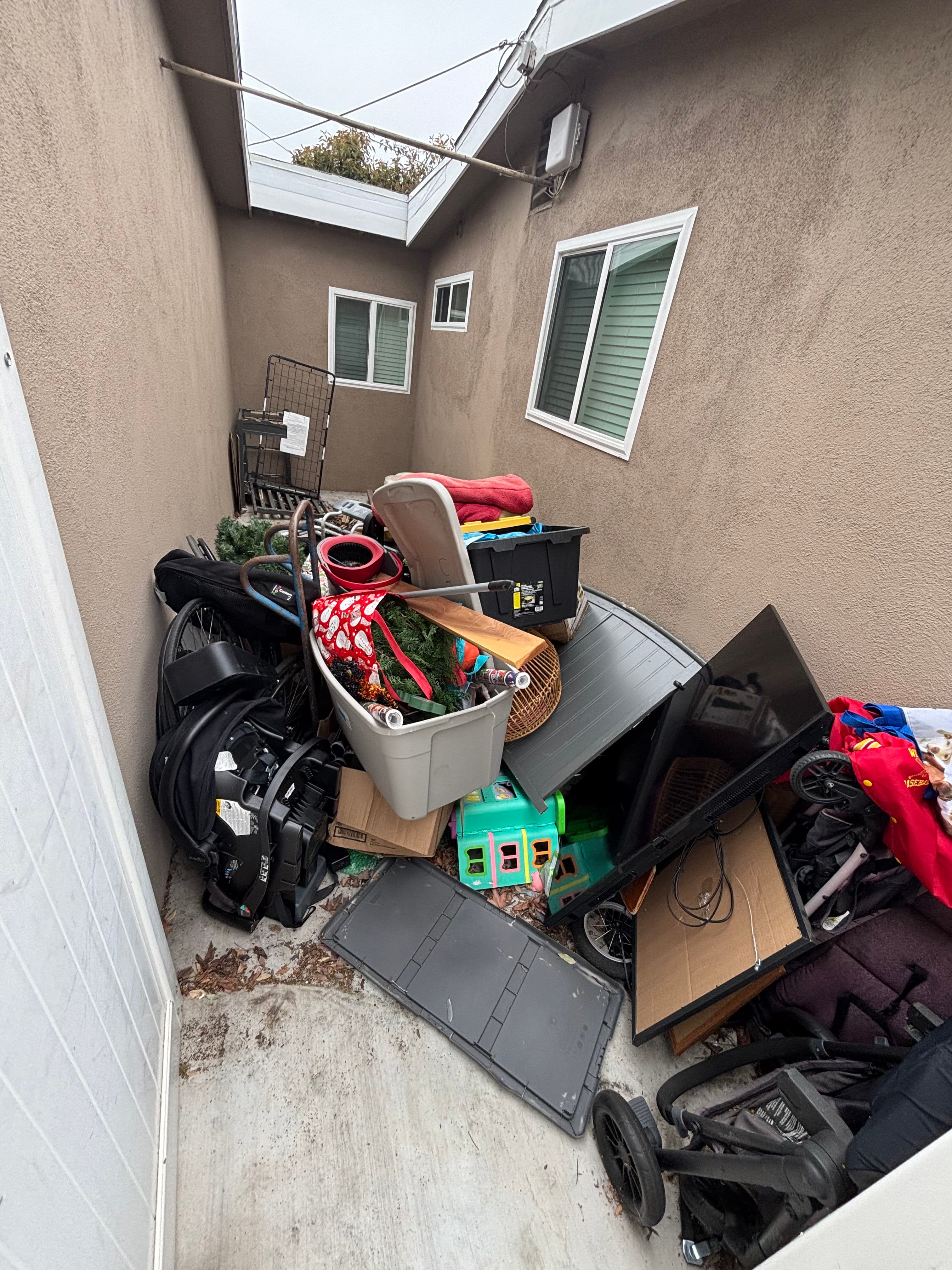 Project Backyard Junk Removal in Long Beach CA image