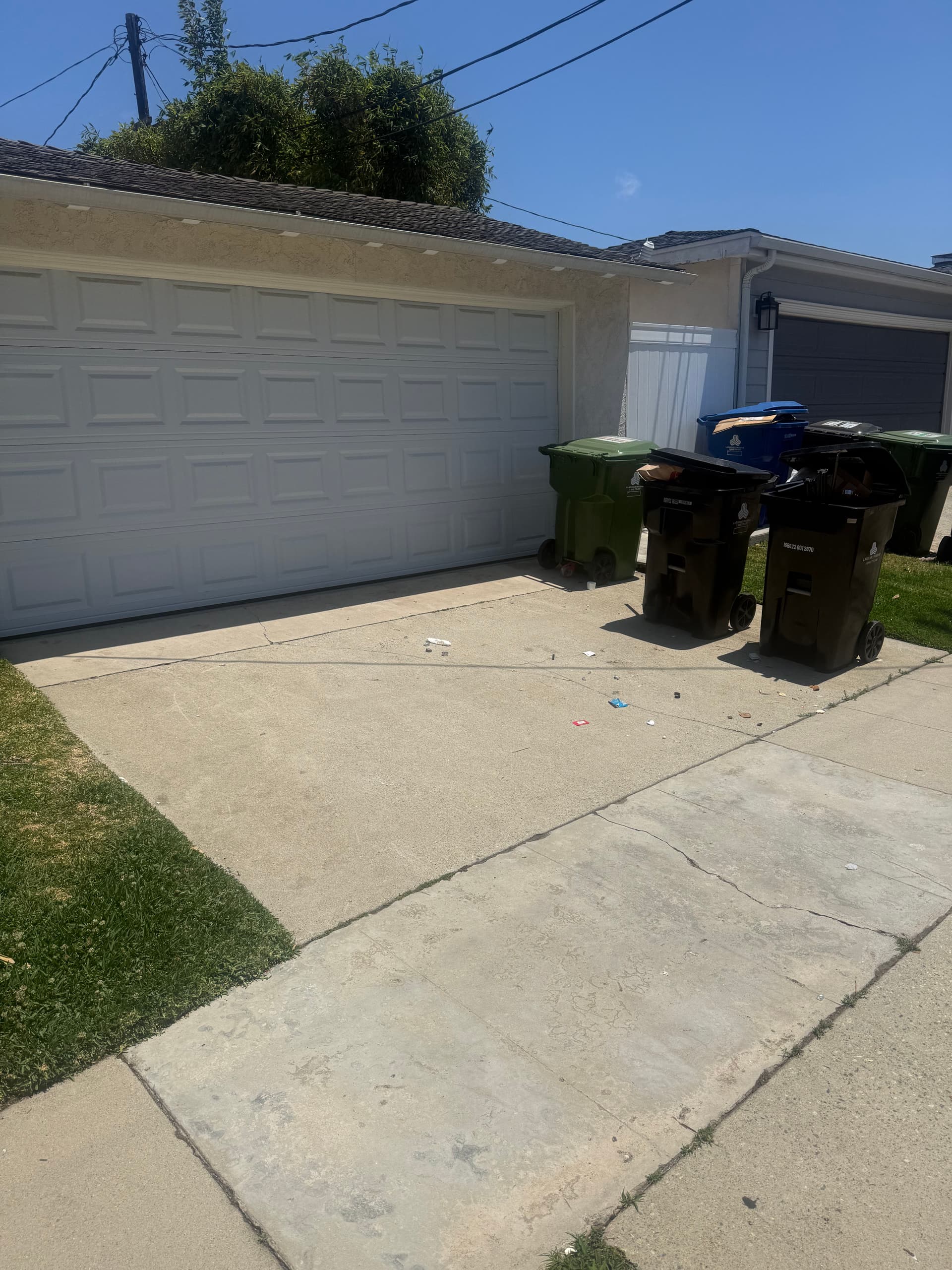 Gallery photos for Garage Cleanout Clears Out a Packed Driveway in Westchester: Image #1
