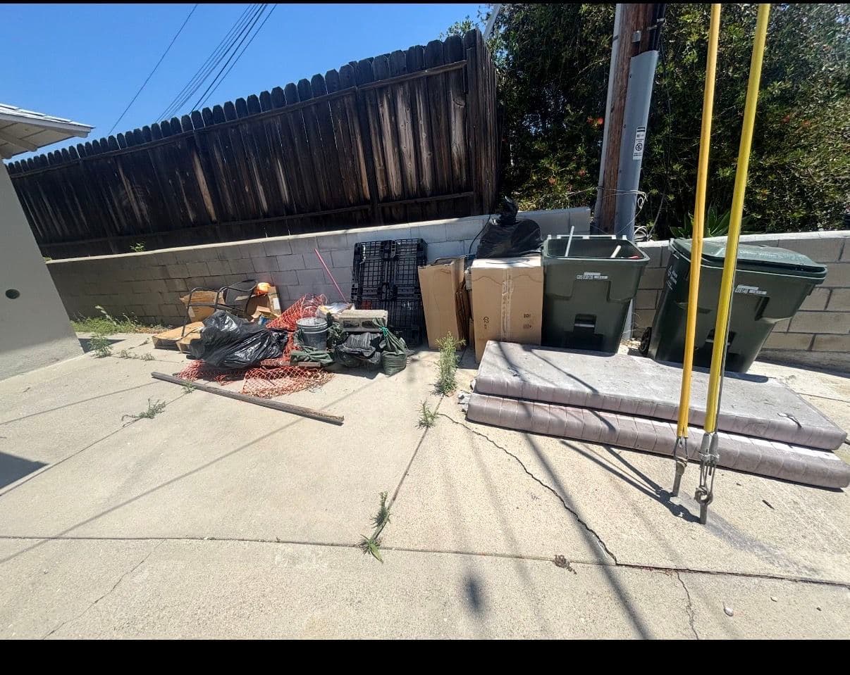 Driveway Junk Cleared Out in San Gabriel image
