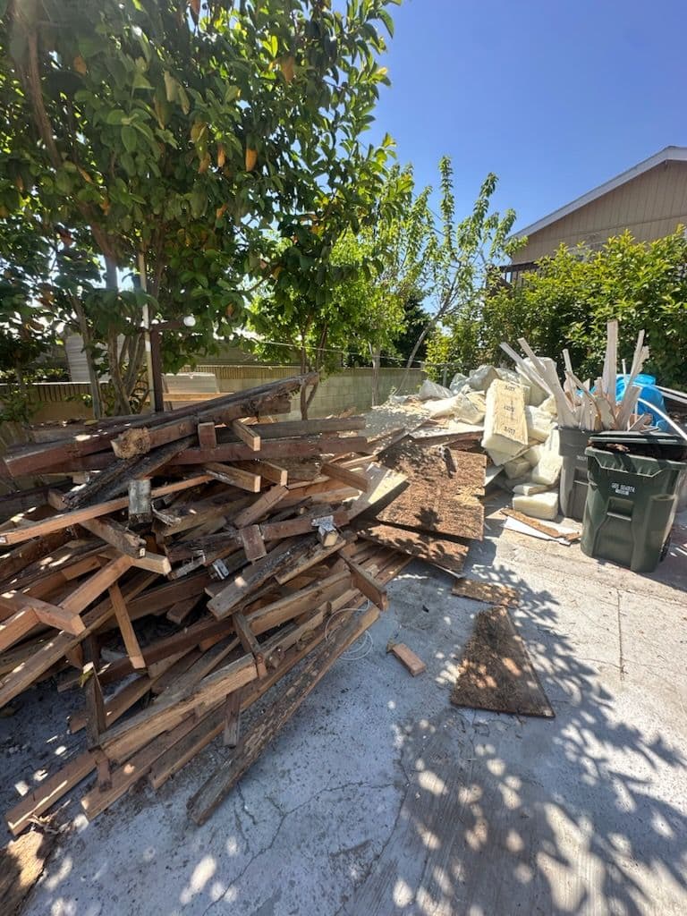Gallery photos for Efficient Yard and Construction Debris Removal Lynwood CA: Image #1