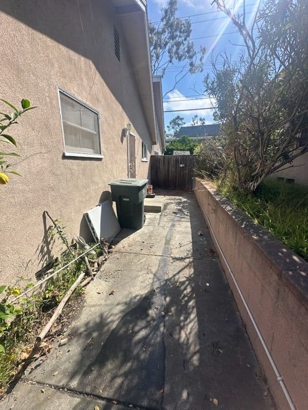 Efficient Junk Removal Yields Clear Pathway in Torrance image