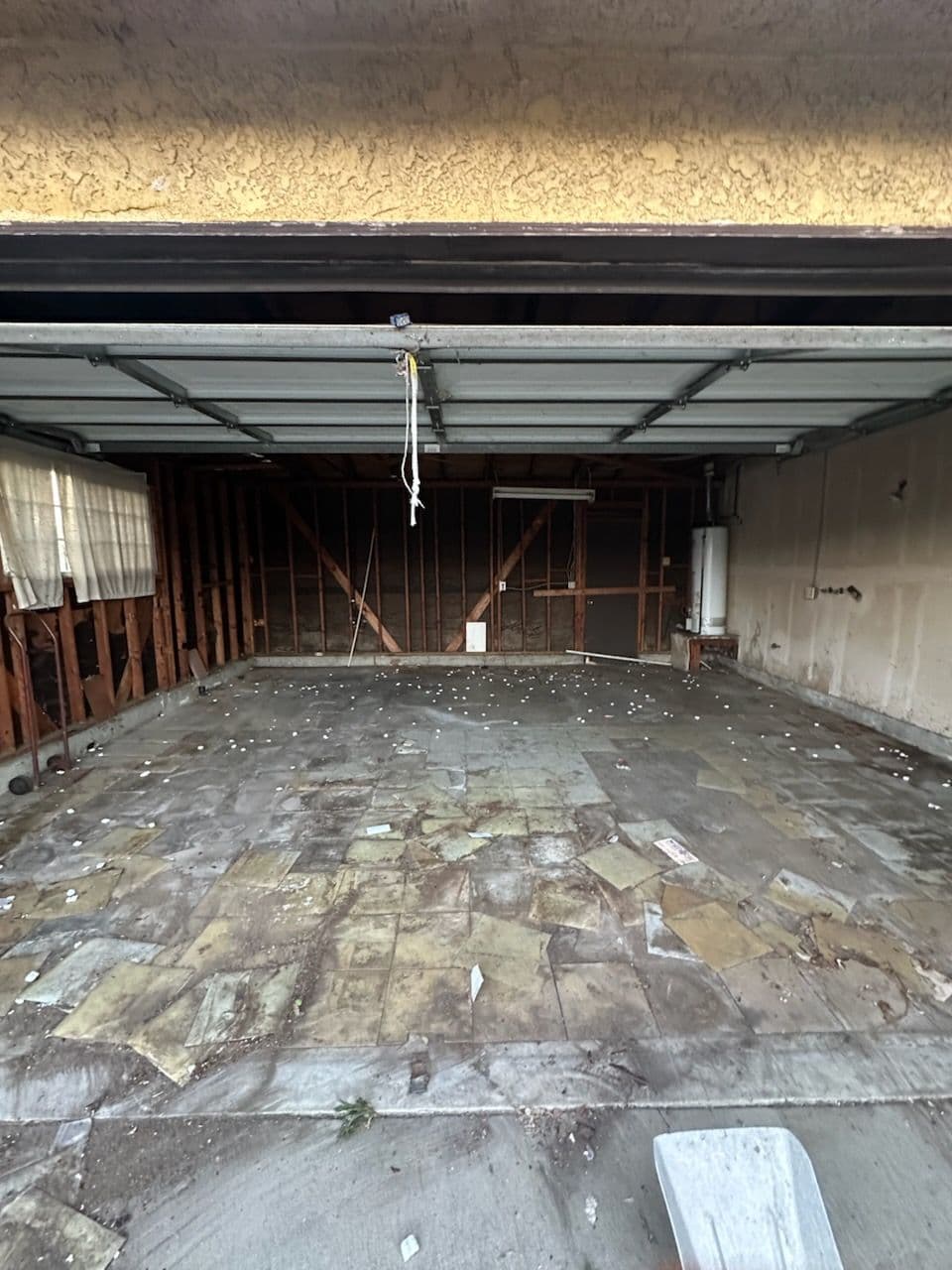 Garage Cleanout Transforms Fullerton Space image