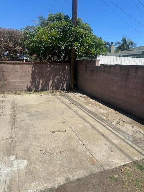 Expert Garage Clean-Out in Santa Fe Springs image