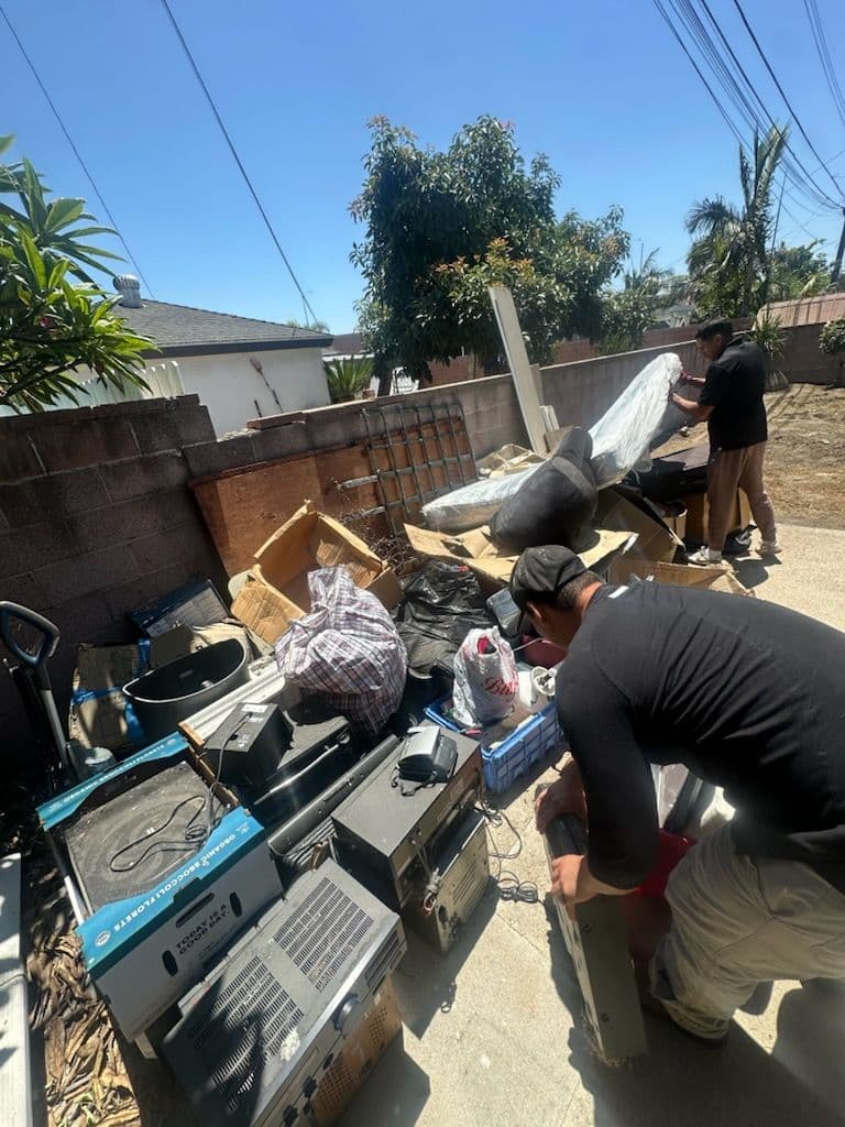 Gallery photos for Expert Garage Clean-Out in Santa Fe Springs: Image #1
