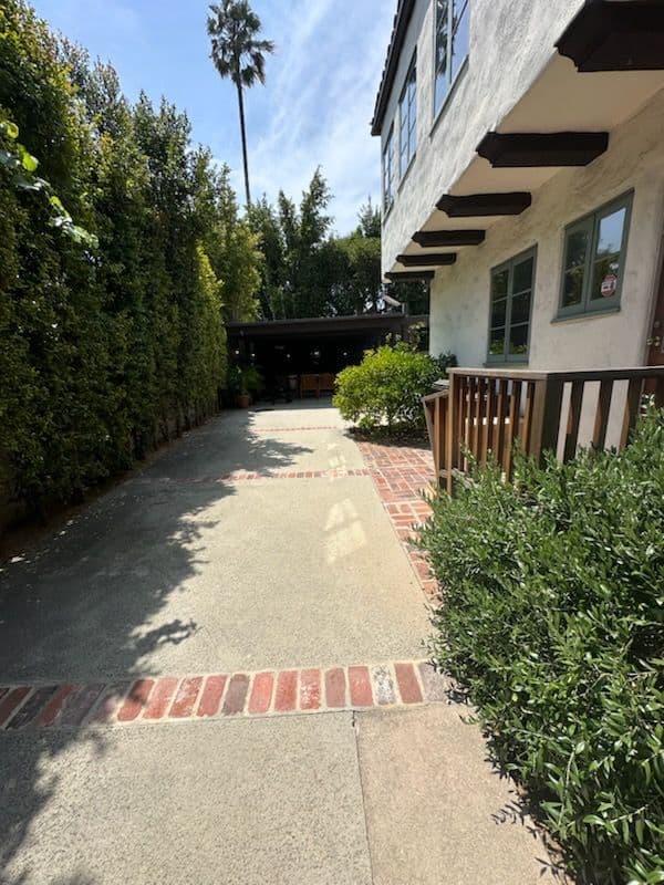 Driveway Declutter Success in Glendale CA image