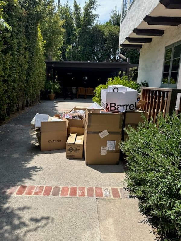 Gallery photos for Driveway Declutter Success in Glendale CA: Image #1