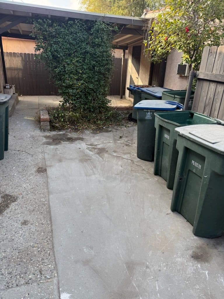 Project Junk Removal Success in Pasadena image