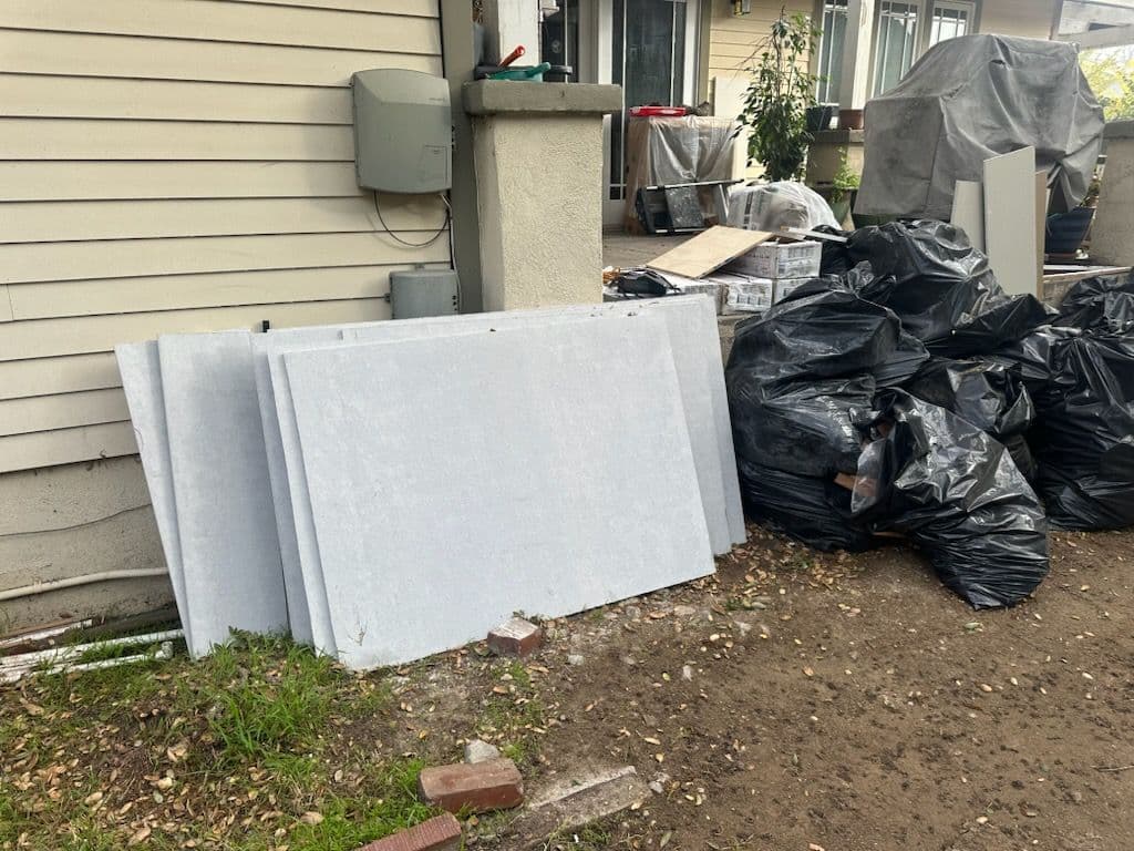 Gallery photos for Comprehensive Junk Removal in Glendale: Image #1