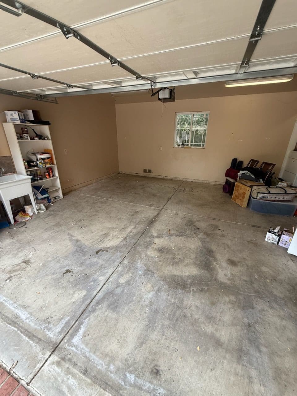 Project Garage Cleanout Success in Pasadena image