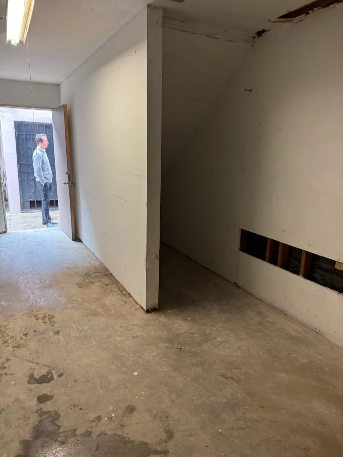 Project Turning Clutter into Clean Space in Long Beach image