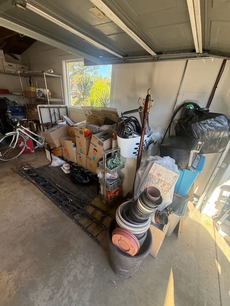 Gallery photos for Efficient Garage Clean-Up in Pasadena: Image #1