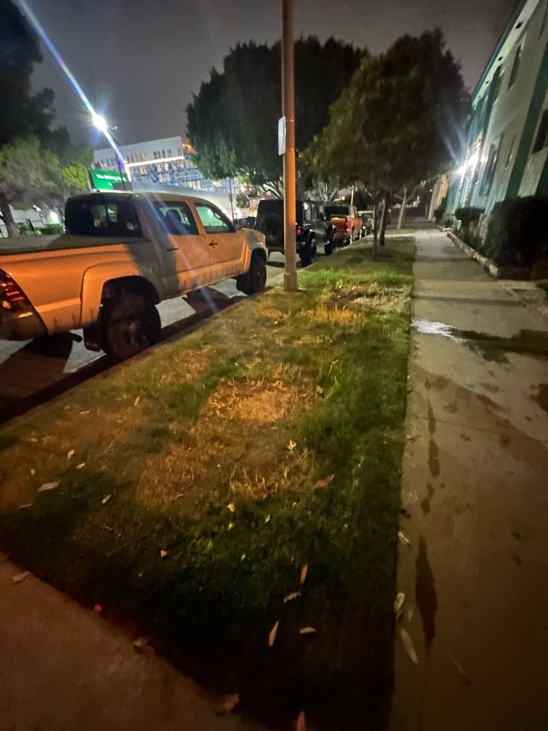 Gallery photos for Curbside Cardboard and Bulk Trash Pickup in Los Angeles: Image #1