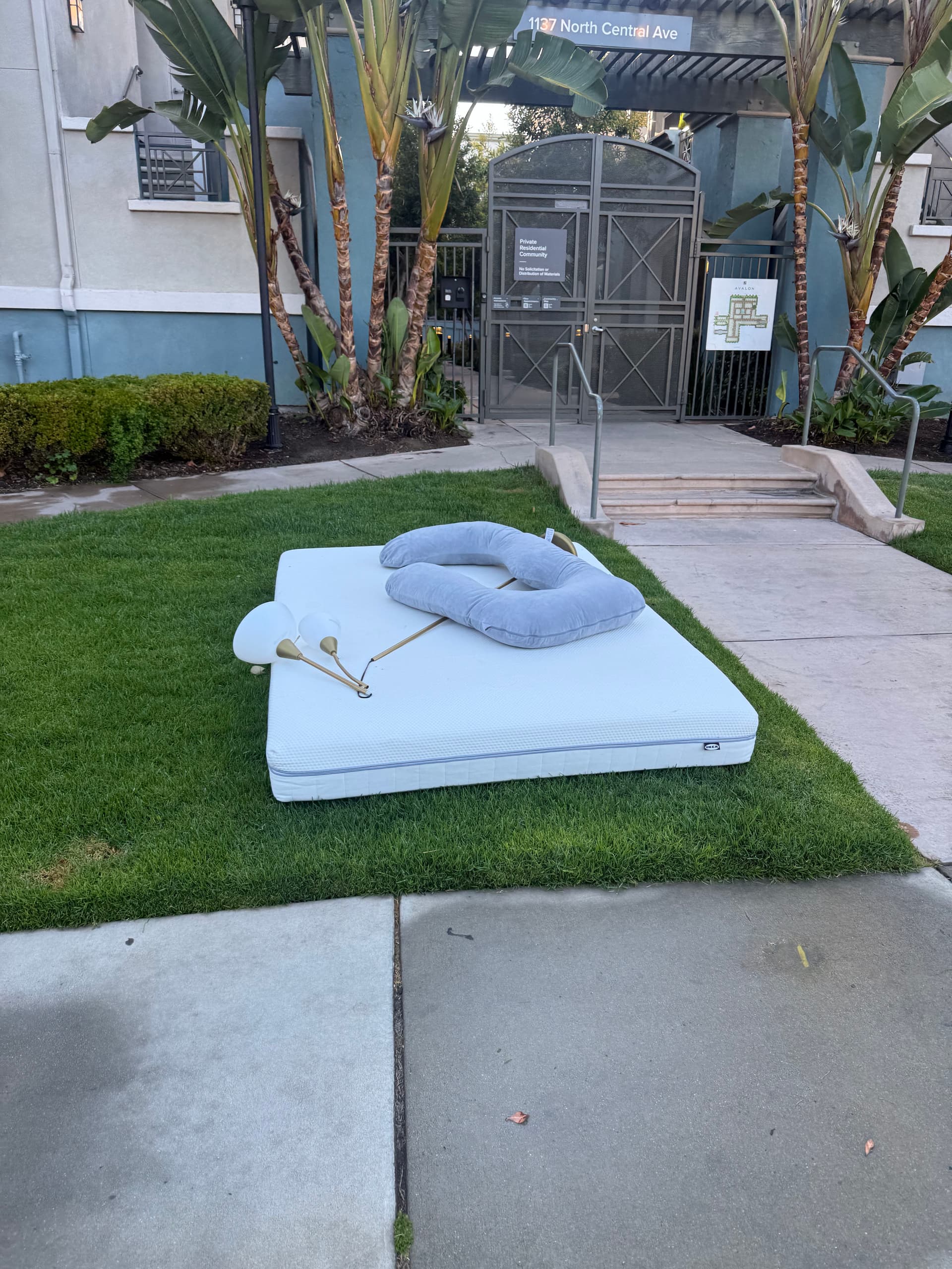 Mattress Removal Done Right in Glendale image