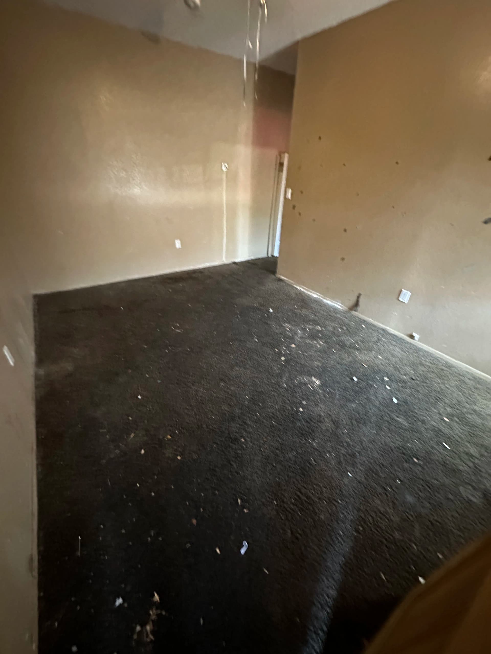 Gallery photos for Bedroom Junk Removal Job Completed in Torrance: Image #1