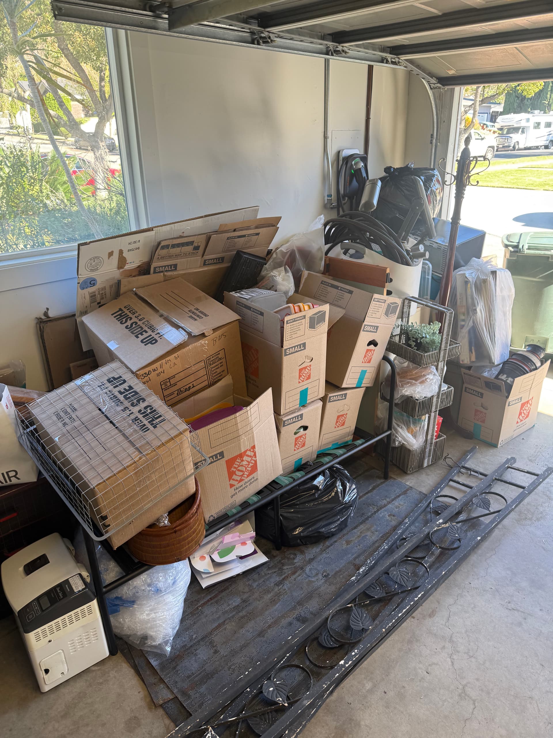 Efficient Garage Cleanout in Pasadena California image