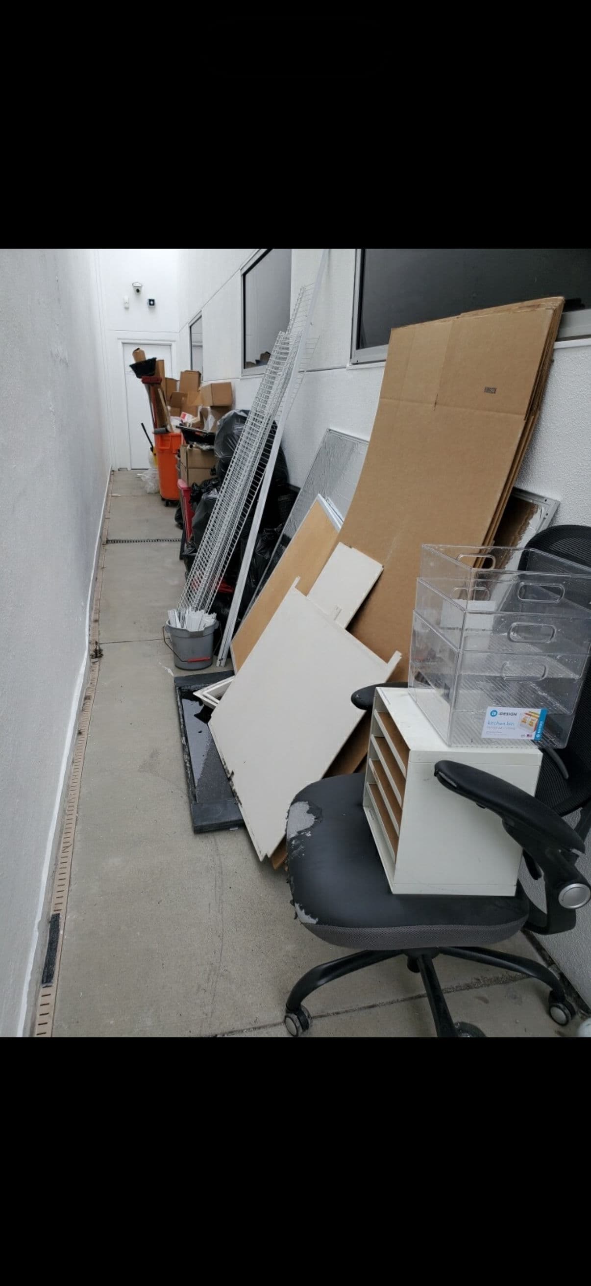 Beverly Blvd Cleanout Clears a Packed Walkway Completely image